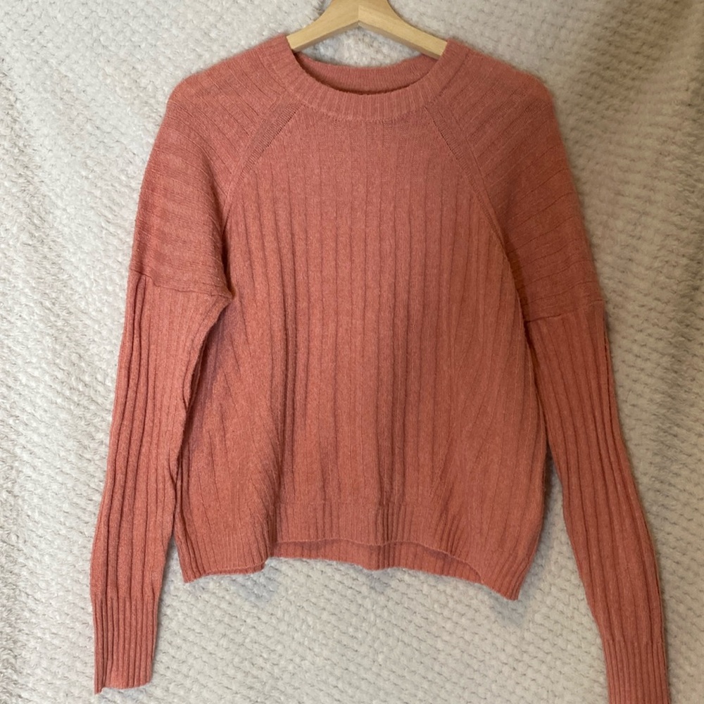 American eagle pink sweater